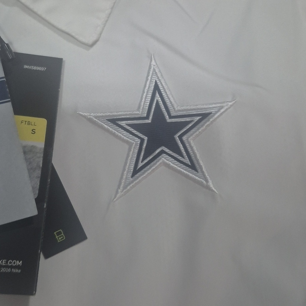 Dallas Cowboys Nike Sideline Coaches Half-Zip Windbreaker. - Picture 4 of 8